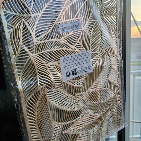 2pc Gold Hollow Leaf Placemats NWT - Picture 7 of 7